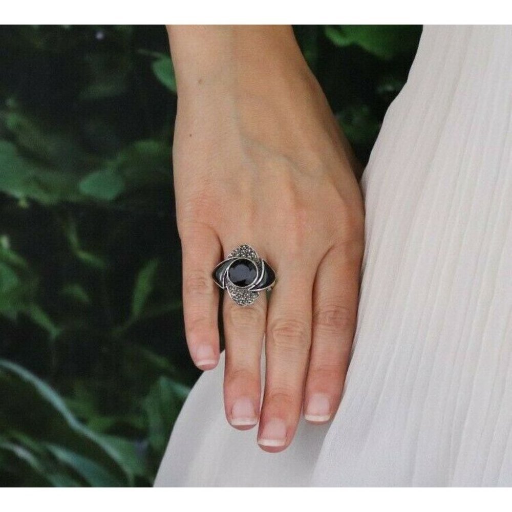 Sterling Silver Onyx and Marcasite Ring Size 6 1/4 - Picture 2 of 9